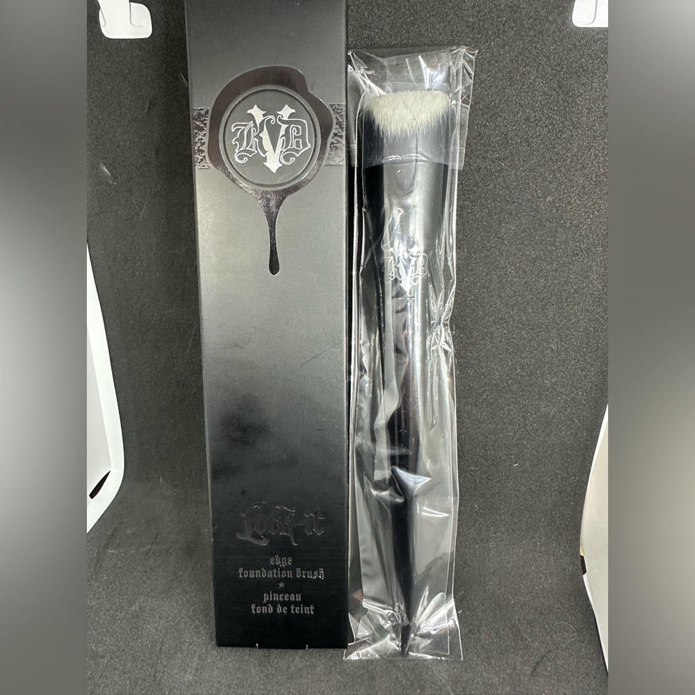 🆕 KVD Lock-It edge foundation brush #10 ✨new in box unused✨